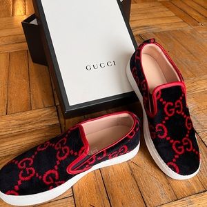Great condition Gucci slip on sneakers